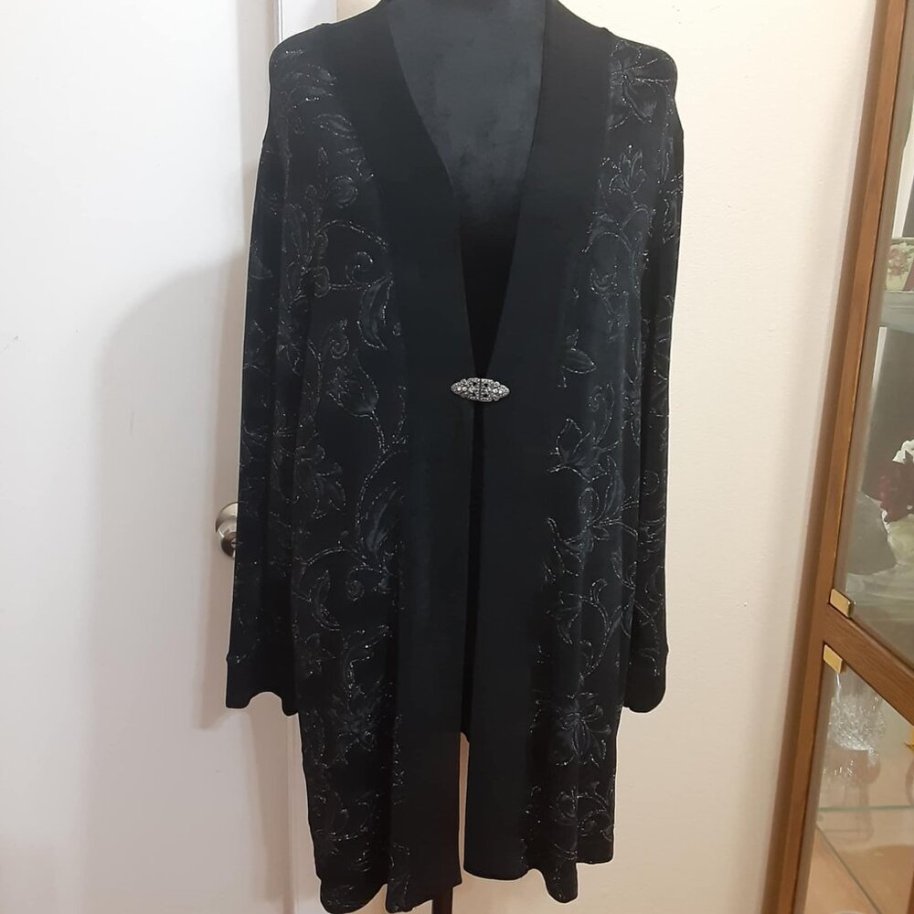 VTG Vikki Vi Size 1X Black Slinky Cardigan Silver Metallic Floral Buckle Clasp